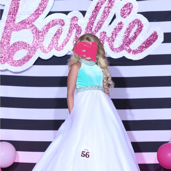 Beautiful spring pageant dress size 6 - Picture 9 of 9